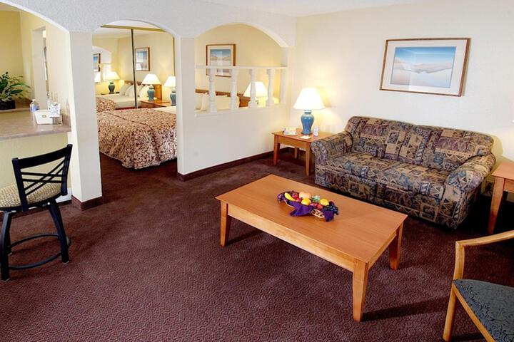 Standard Room, King or Two Doubles (4 of 7)