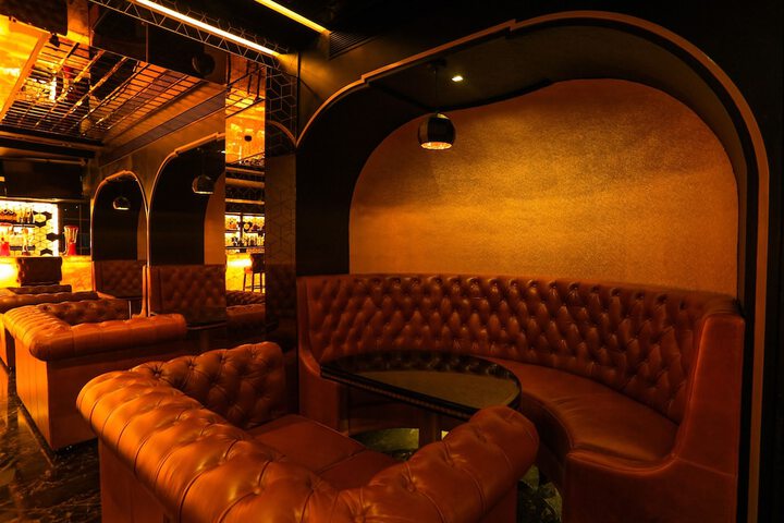 Lounge 36 of 51