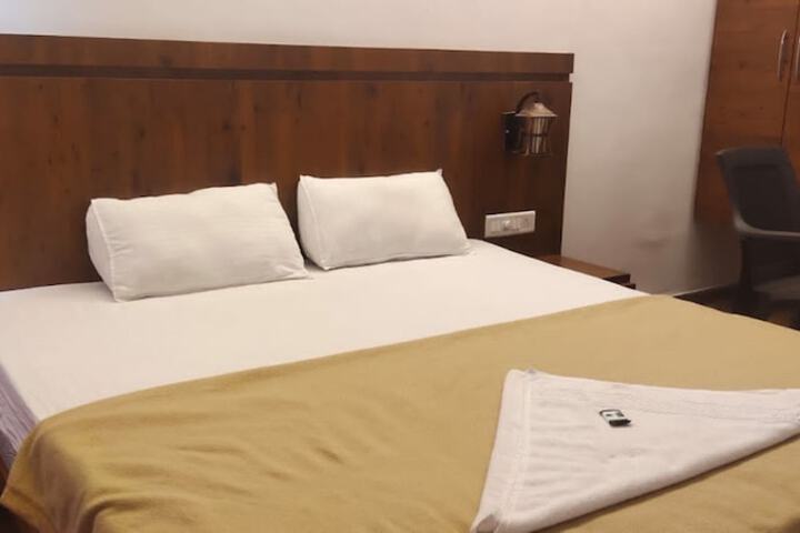 Room 8 of 15