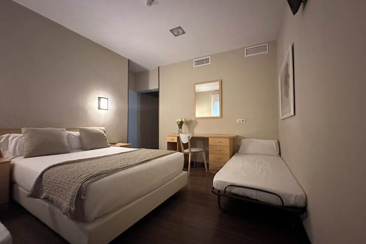 Room 32 of 47