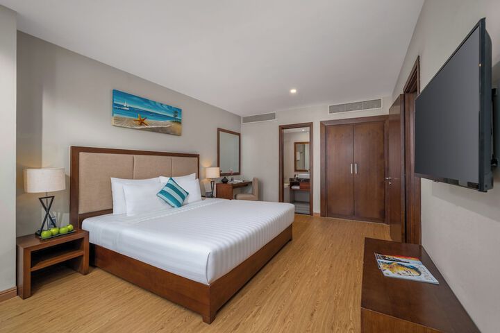Room 8 of 74