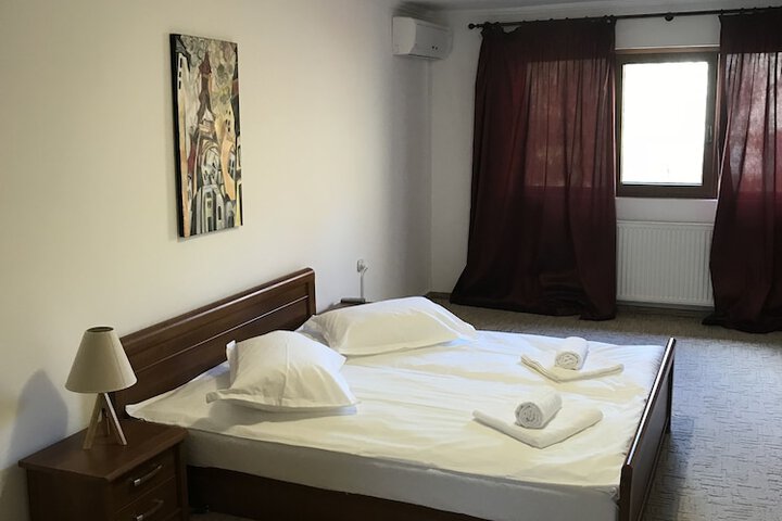 Room 8 of 12