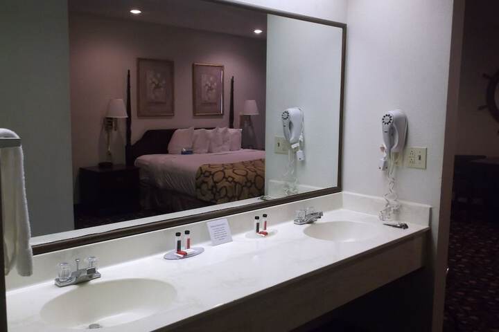 Room 27 of 36