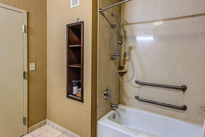 Room 40 of 69