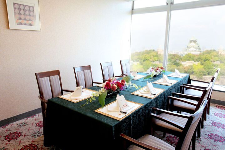 Dining 39 of 54