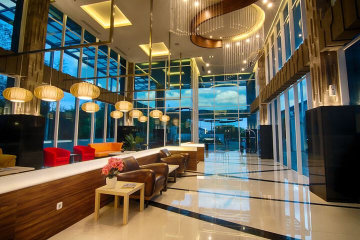 Entrance & Lobby