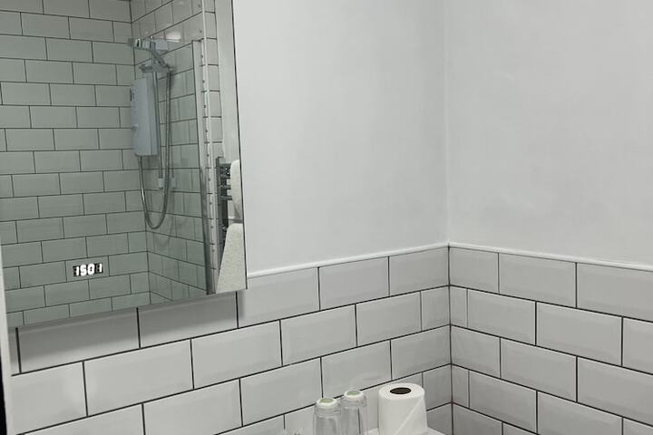 Room 15 of 33