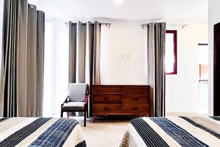 Room 10 of 24