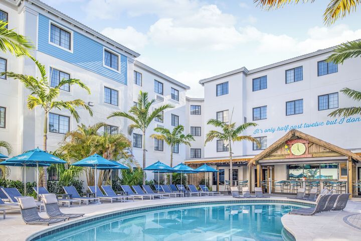 Hotel Pool
