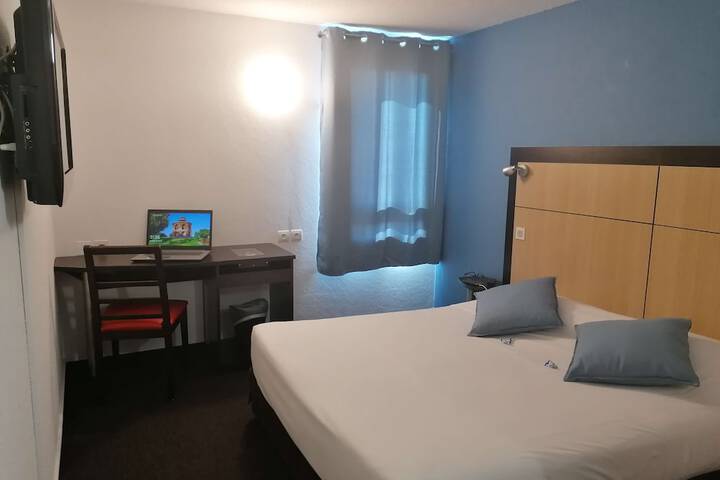 Room 16 of 36