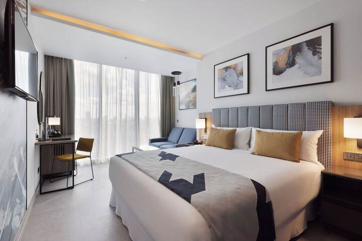 Room 51 of 106