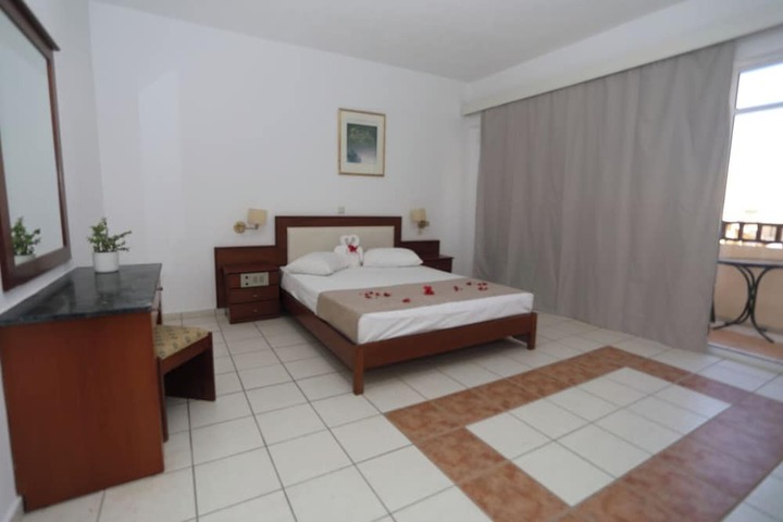 Room 25 of 83