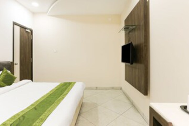 Room 12 of 49