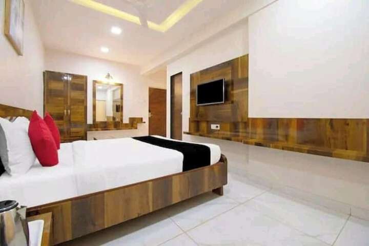 Room 5 of 9