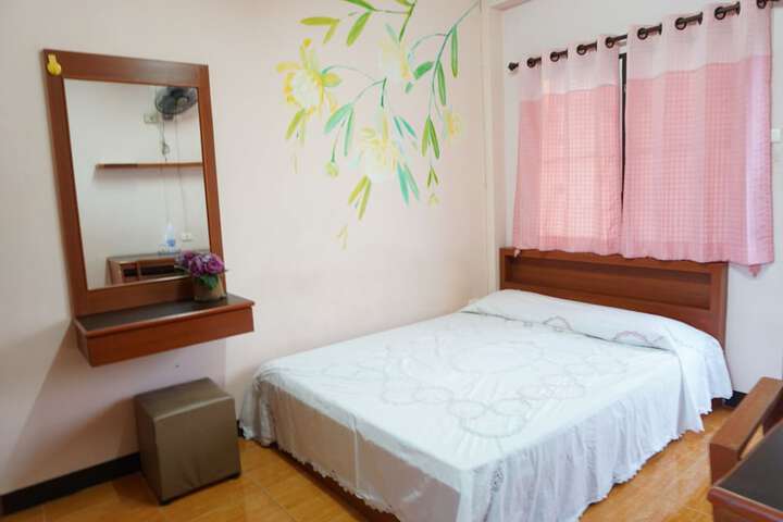 Room 4 of 27