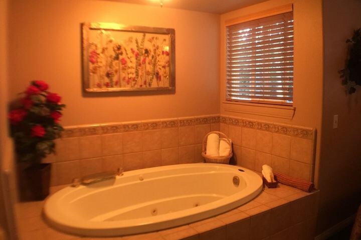 Hot Tub 36 of 39
