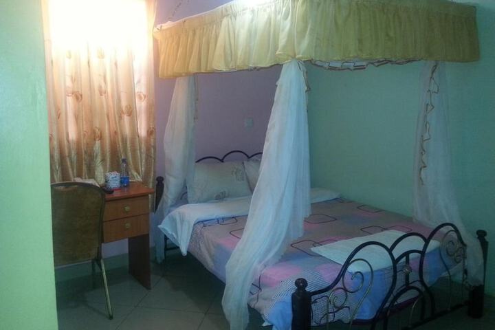 Room 9 of 23