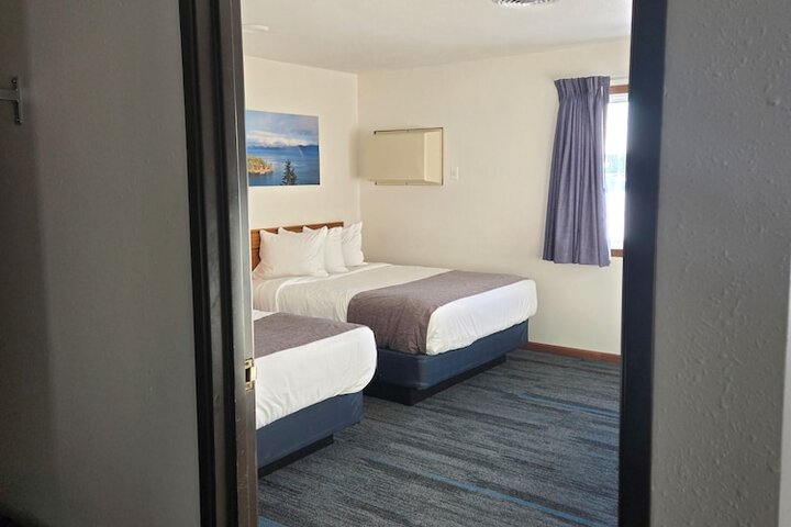 Room 9 of 18