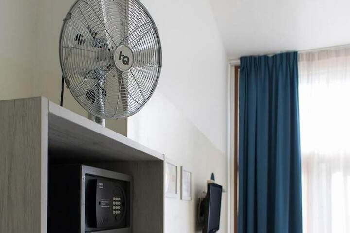 Room 27 of 58
