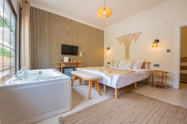 Room 8 of 25