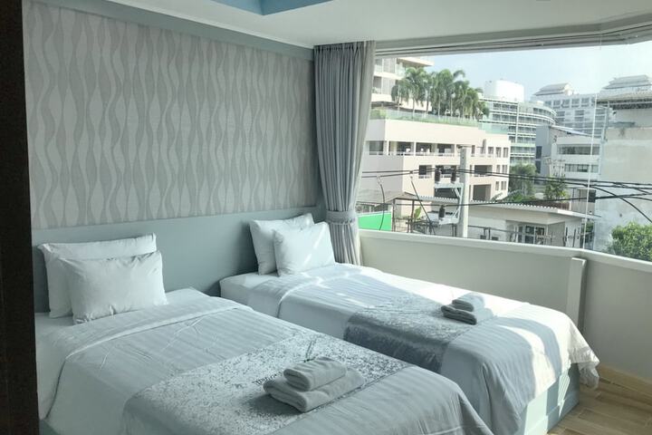 Room 14 of 110