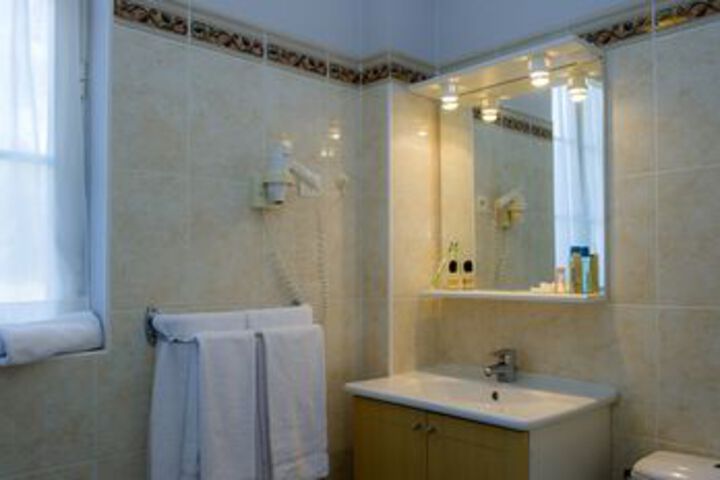 Room 4 of 96