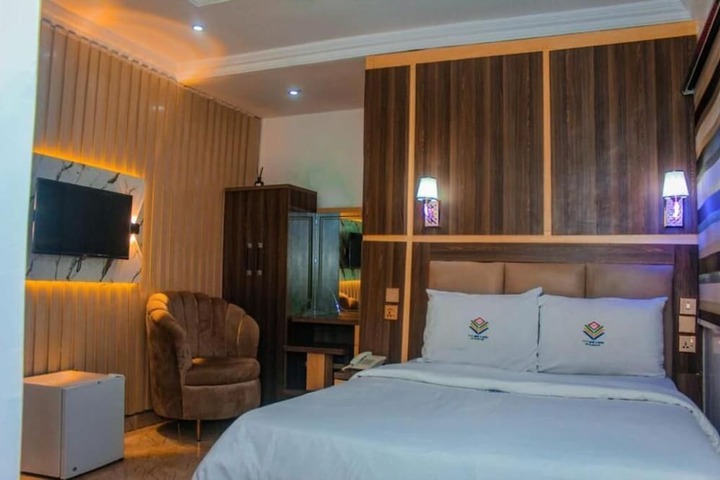D & G Hotels & Suites