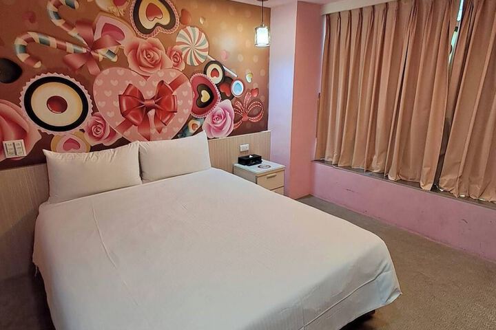 Room 15 of 32