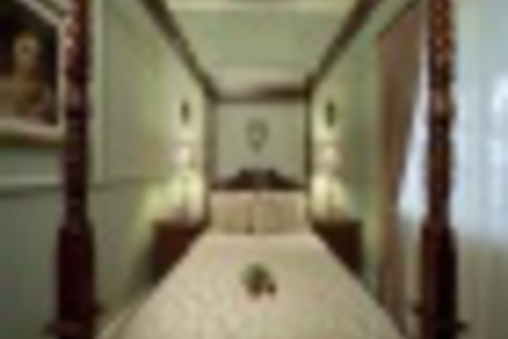Room 3 of 108