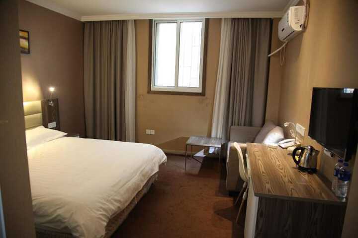 Room 44 of 90