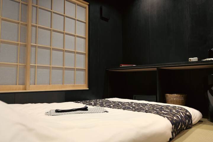 Room 13 of 146
