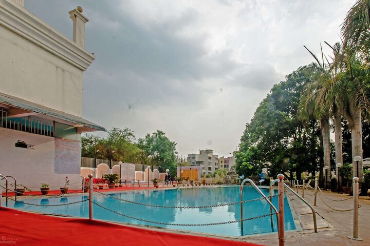 Pool Hotel