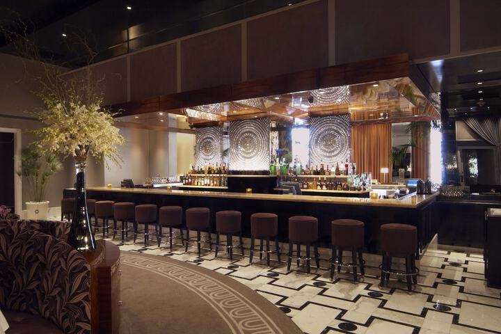 Lounge 37 of 44