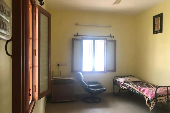 Room 6 of 14