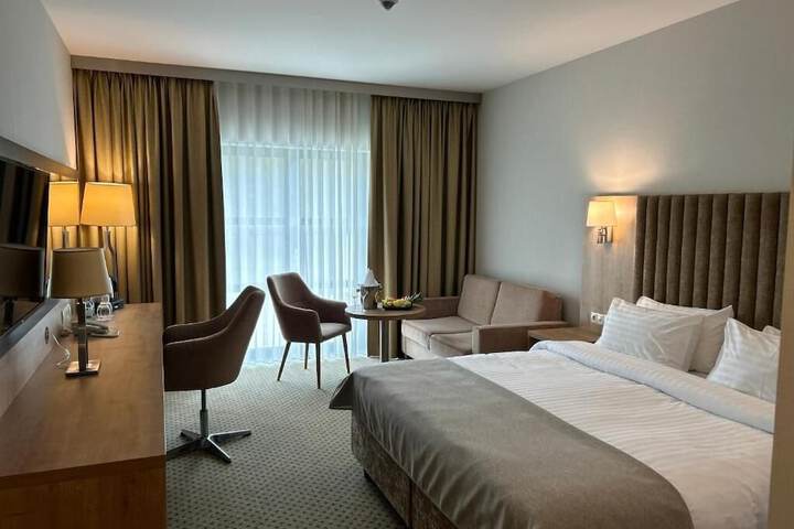 Room 3 of 8