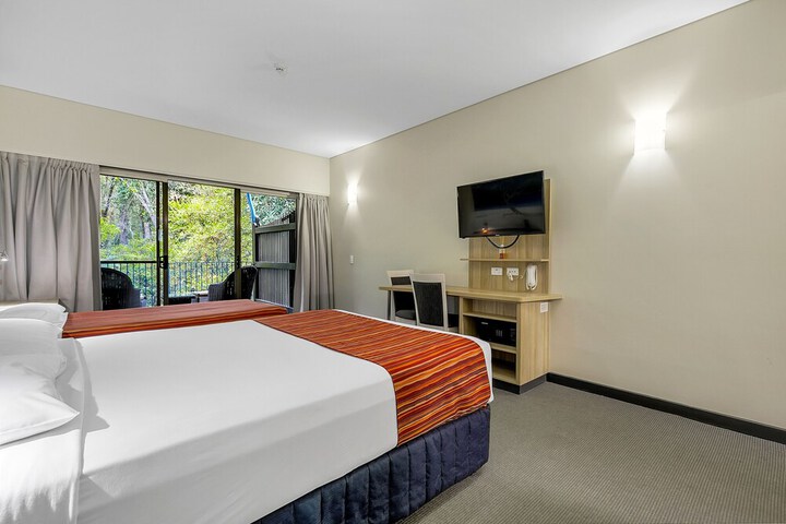 Room 12 of 90
