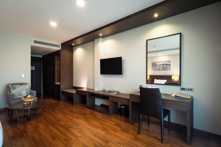 Room 25 of 100