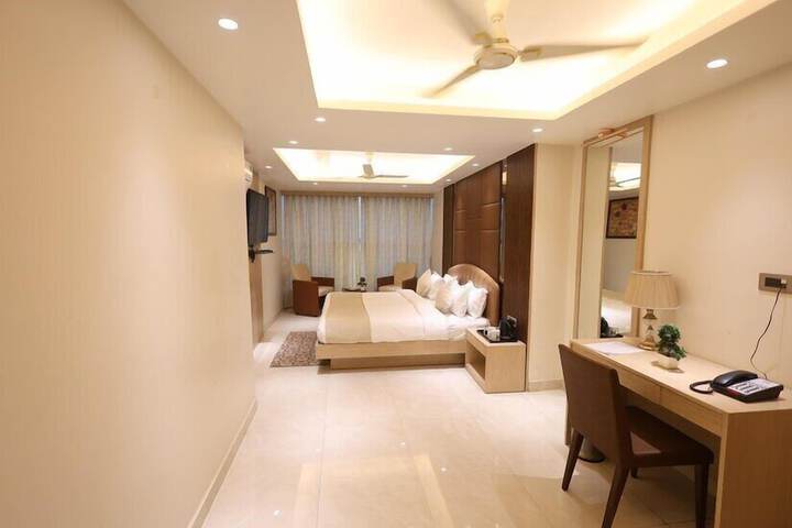 Room 5 of 14