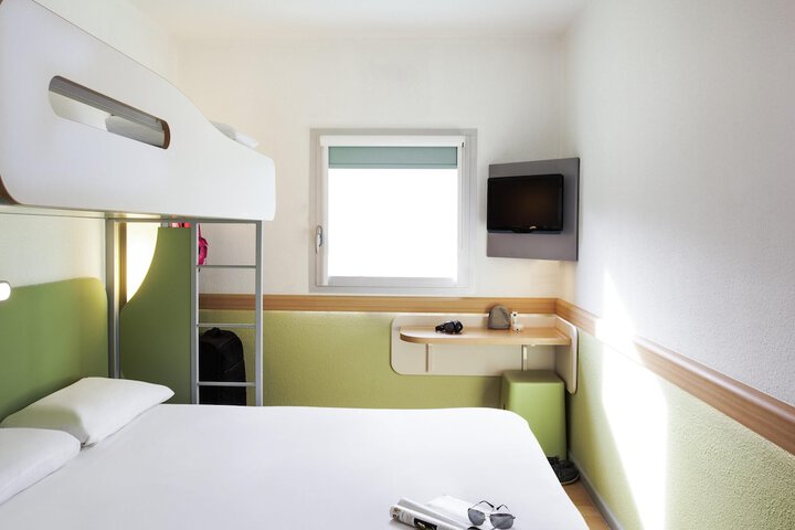 Room 28 of 44