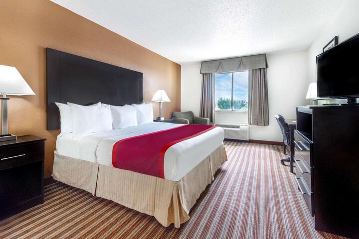 2 Queen Beds (2 of 13)