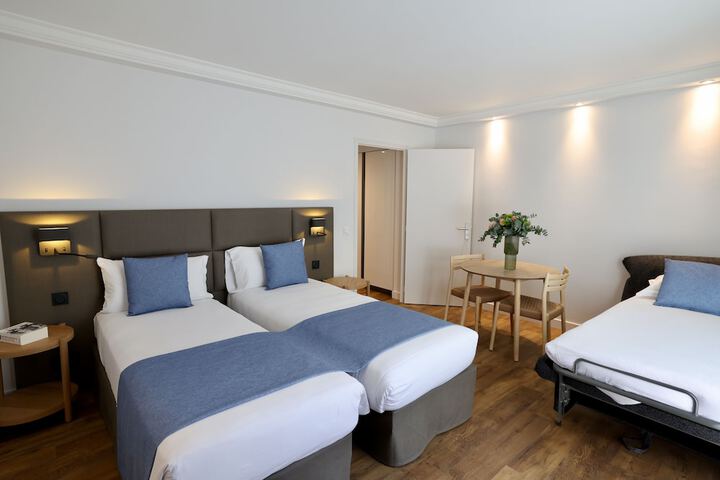 Room 12 of 77