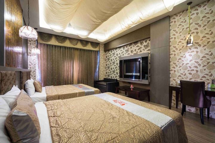 Room 4 of 31
