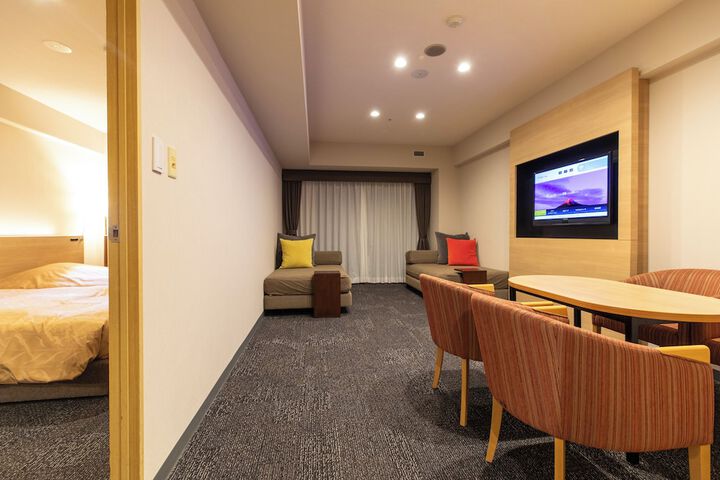 Room 30 of 82