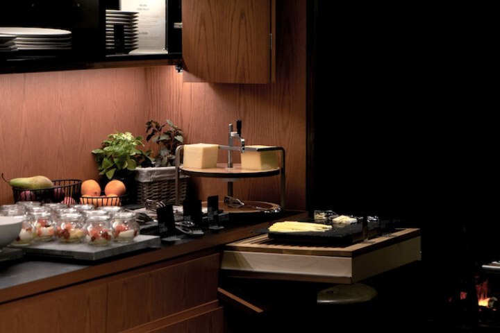 Dining 38 of 65