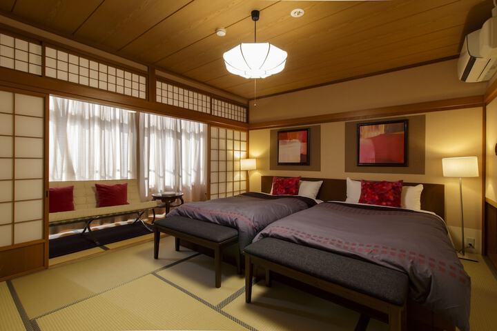 Room 28 of 110