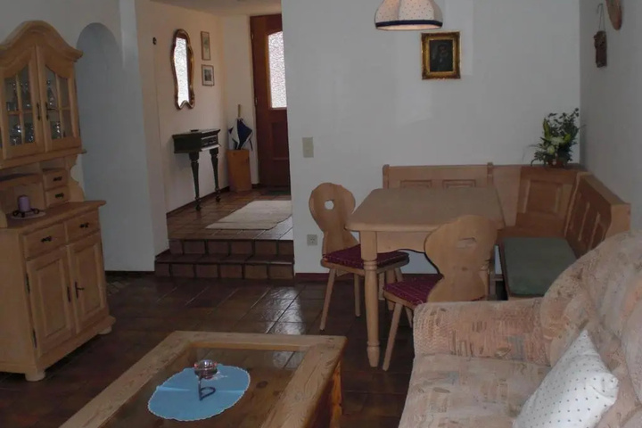 Room 5 of 17