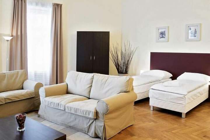Room 16 of 19