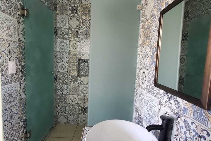 Room 27 of 33