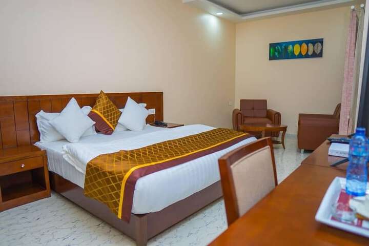 Room 6 of 24