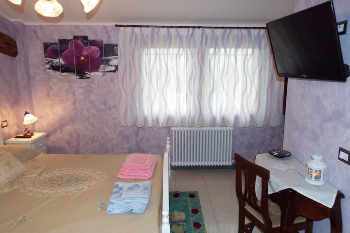 Room 8 of 28
